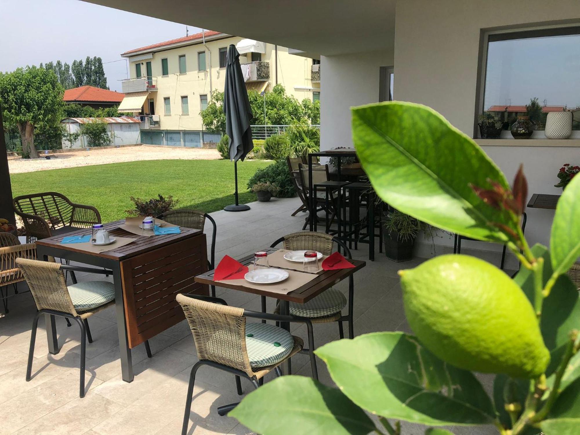 I Broletti Del Garda Hotel Pacengo Di Lazise Buitenkant foto